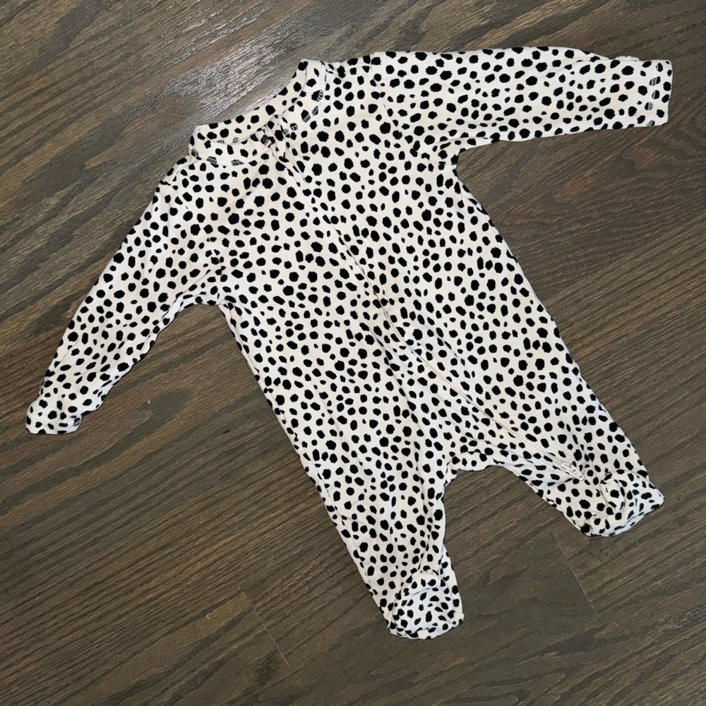 Old Navy Animal Print Sleep & Play Baby | 0-3M